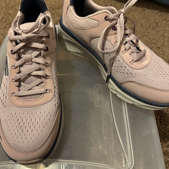 Skechers D’Lux Walker 2.0 - Picture 2 of 7